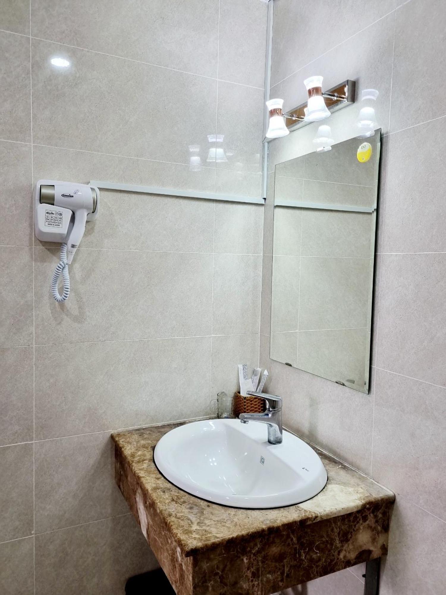 Minh Khue Hotel Vĩnh Long 외부 사진